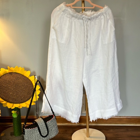 American Rag Pants - American Rag XL NWT capri pant white